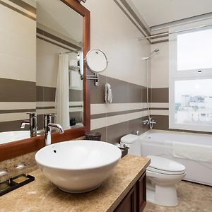 Premium Deluxe Triple Room City View